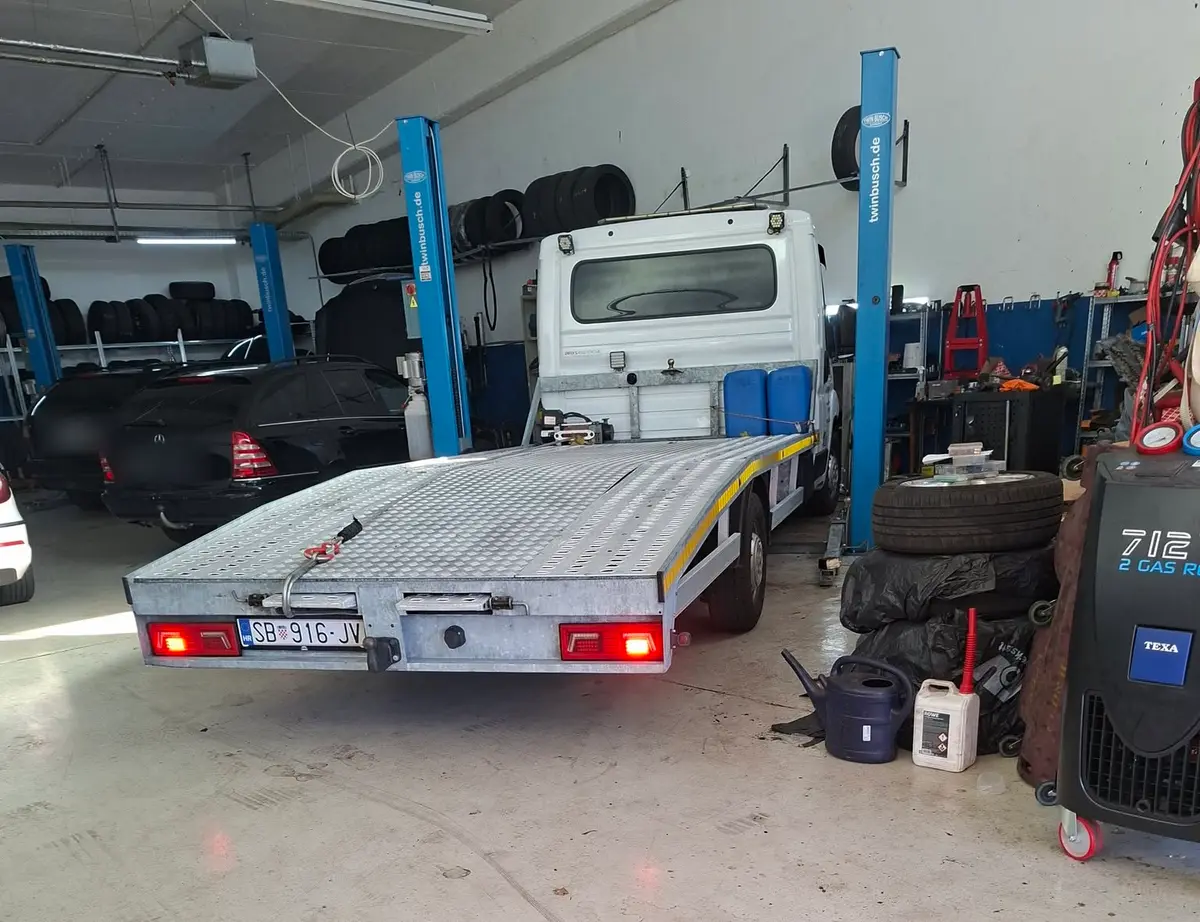 Aluminijska platforma kamiona AUTO MIRO u radionici
